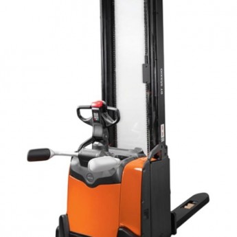 Электроштабелер TOYOTA SPE140L